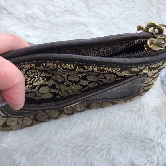 Coach Signature Canvas wristlet - Picture 7 of 8